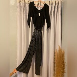 Brand- Avenue 
Size- 22/24, PTP- 22”-26 1/2”, Length- 64”
Color- Black